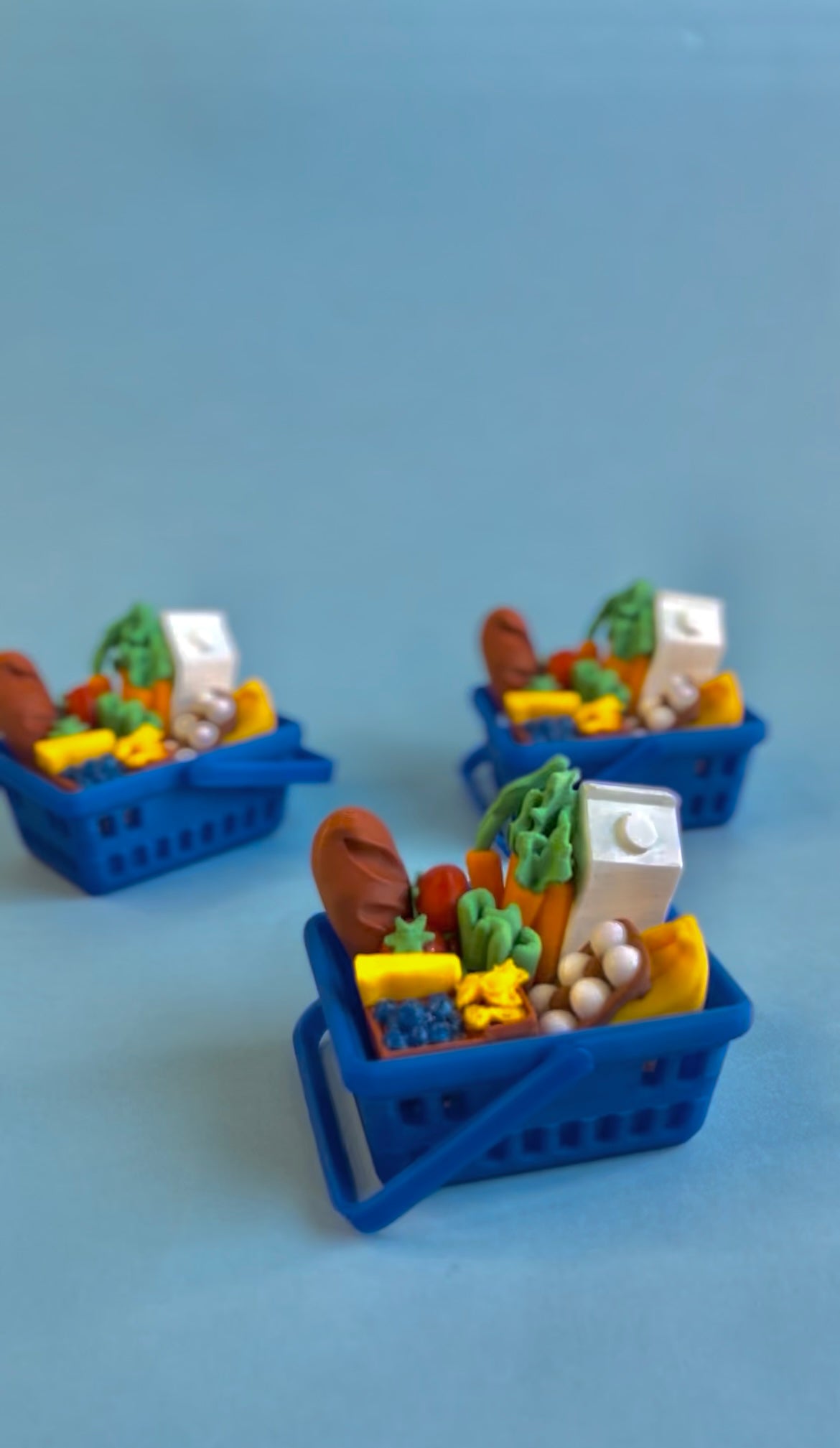 Grocery basket blue ￼