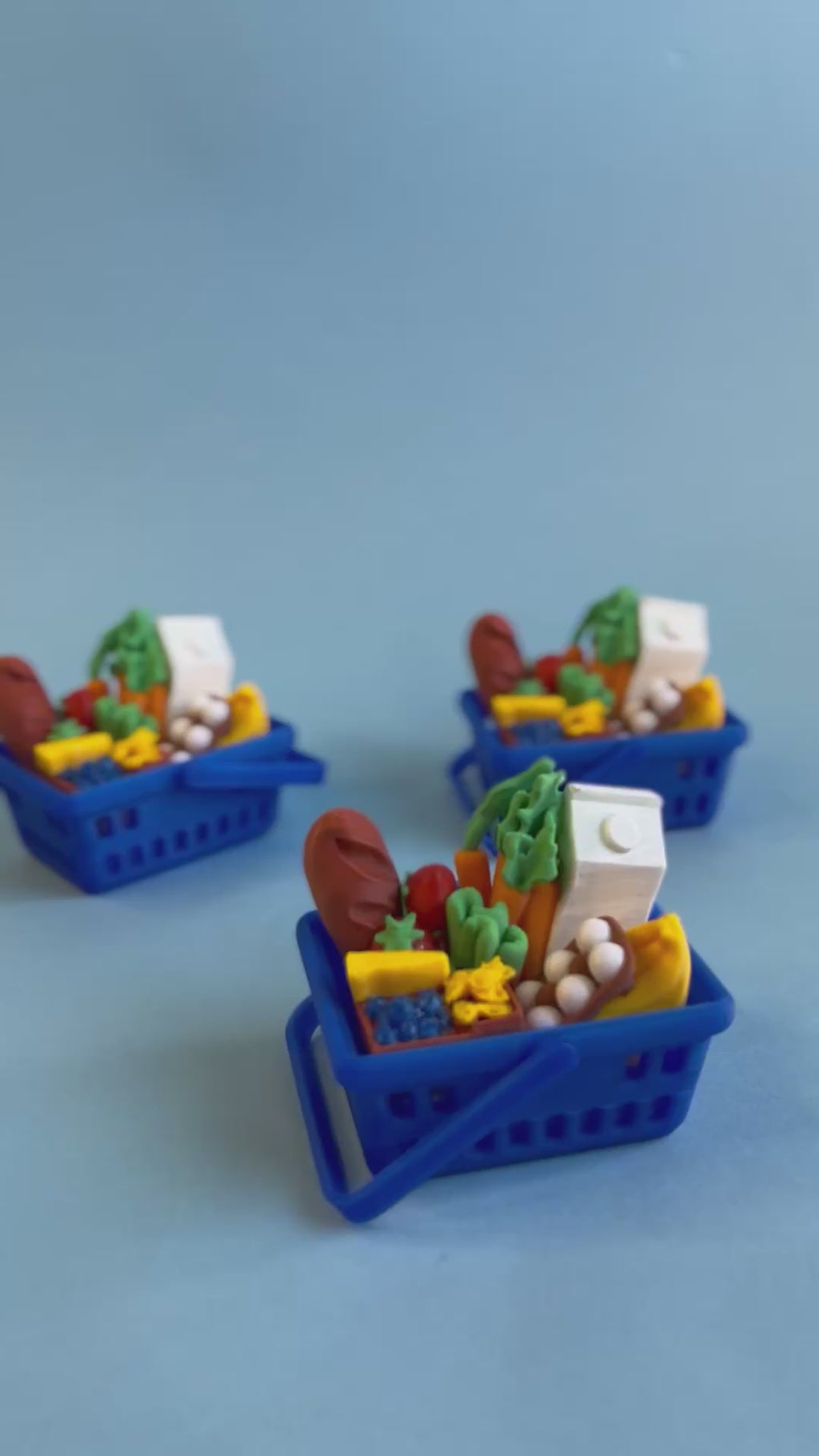 Grocery basket blue ￼